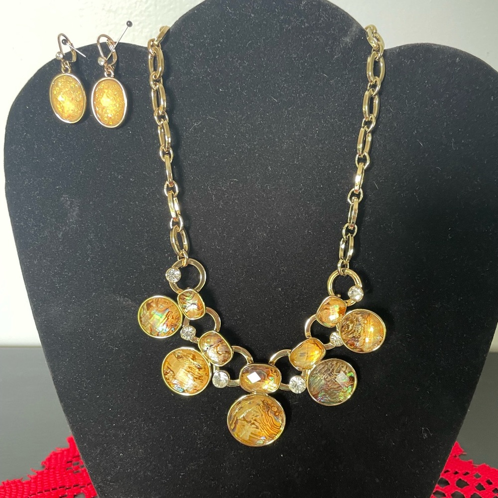 Vintage Gold Tone Reflective Necklace and Earring Set